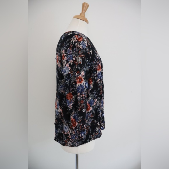 American Eagle Outfitters Long Sleeve Navy Blouse with Floral Pattern Medium (M) - Picture 3 of 7